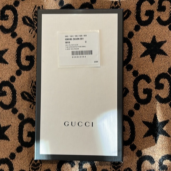 Gucci Tan and Black Bee Motif Phone Case - Picture 6 of 9